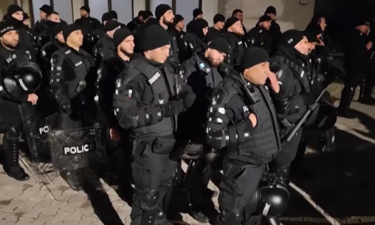 СДВР: Открити са маски, боксове и газов пистолет у непълнолетни на протеста в София