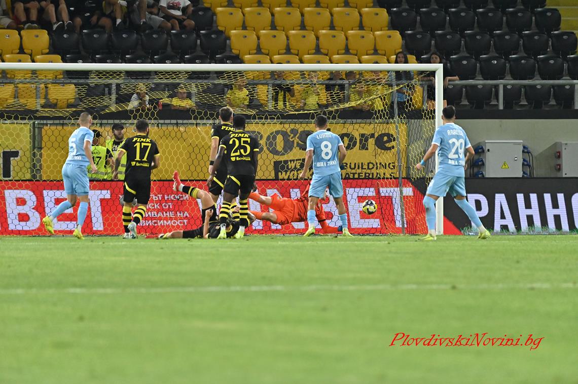 Какъв мач! Ботев падна от Локо София в късна драма с пет гола