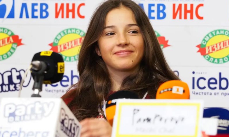 Малена Замфирова завърши трета на старт за СК по алпийски сноуборд