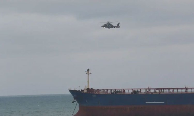 Операцията по изтегляне на „Кайрос“ край Ахтопол върви по план, съобщиха от Министерството на транспорта