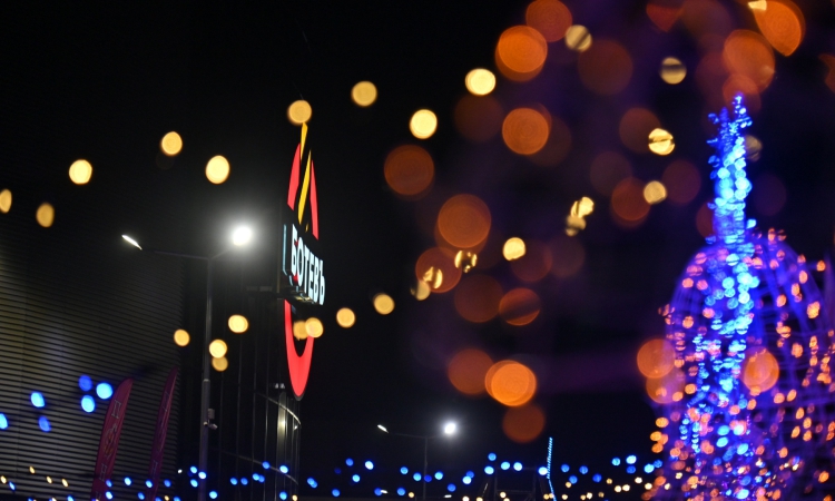 ПП-ДБ: Законен ли е коледният базар върху паркинга на стадион „Христо Ботев“?