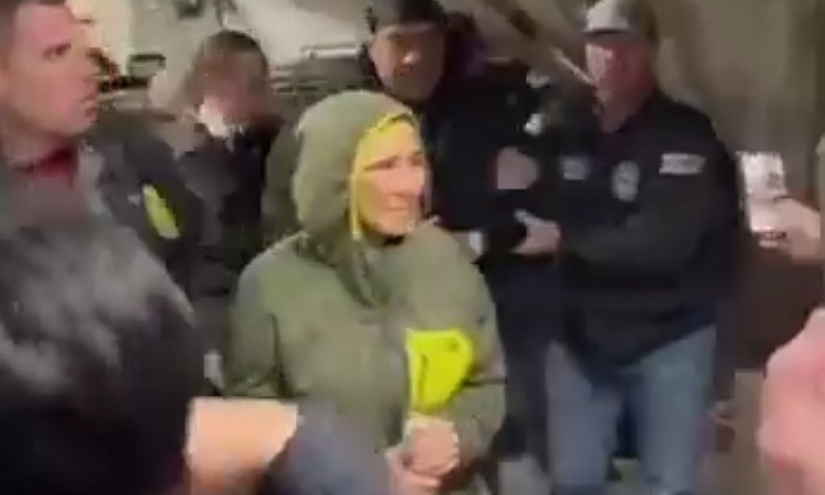 Коя е Силия Флорес –първият боец? 