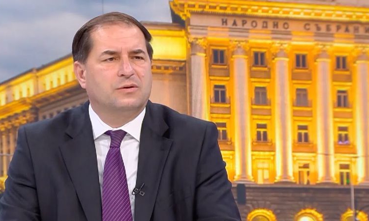 Борислав Цеков: Държавата ще се движи на куц крак в следващите месеци