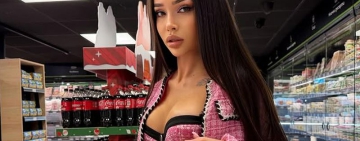 ШОК: Украинка се появи полугола във варненски магазин (СНИМКИ И ВИДЕО 18+)