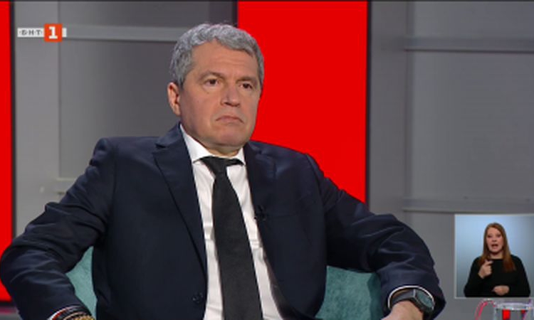 Тошко Йорданов за Радев: Не се е клел, за да може да използва президентската институция като трамплин към политическа кариера