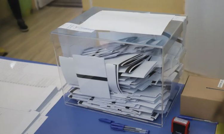 Правната комисия прие: Ограничава се броят на изборните секции до 20 в страни извън ЕС