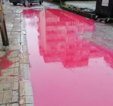 Мистериозна червена локва уплаши пловдивчани