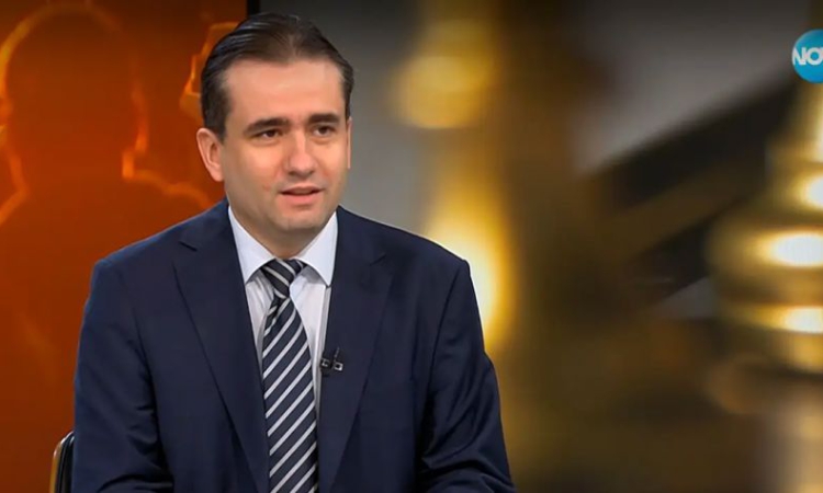 Божанов: Миналото ни прави скептични към позициите и действията на Радев