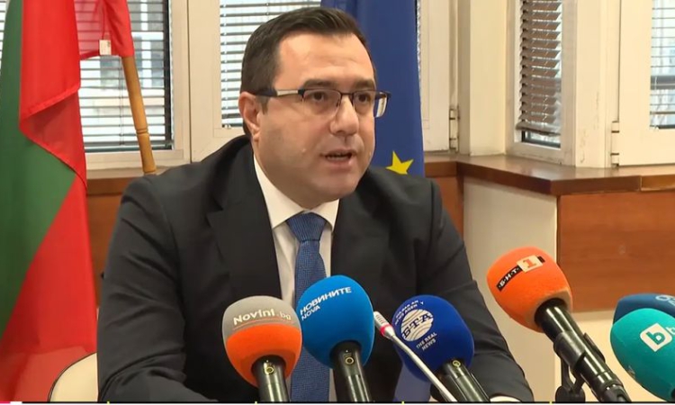 КЕВР не е получила нито един сигнал за завишени сметки за ток, но е длъжна да се самосезира заради напрежението