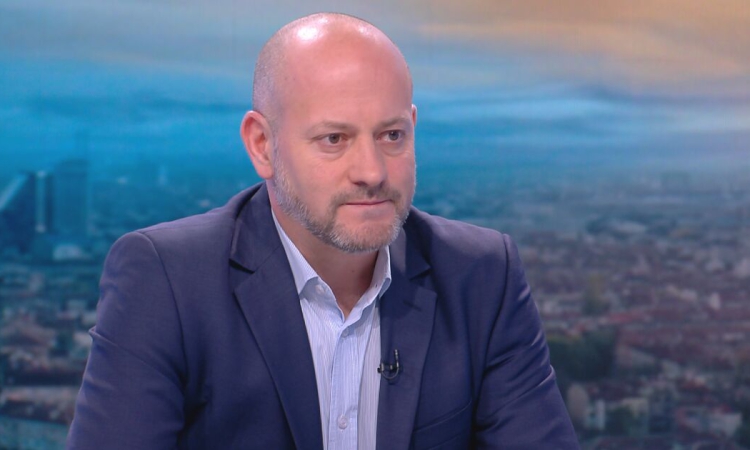 Радан Кънев: Надали хората ще се захласнат по абстрактното мрънкане на Радев!