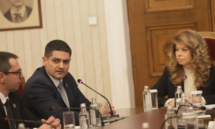 Радостин Василев към Илияна Йотова: Трябваше да подадете оставка заедно с Румен Радев