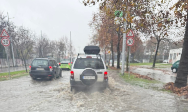 Дъжд и гръмотевици връхлитат България
