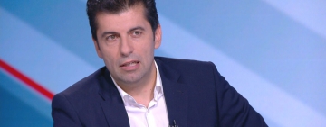 Кирил Петков се яви лично по делото си срещу Пеевски