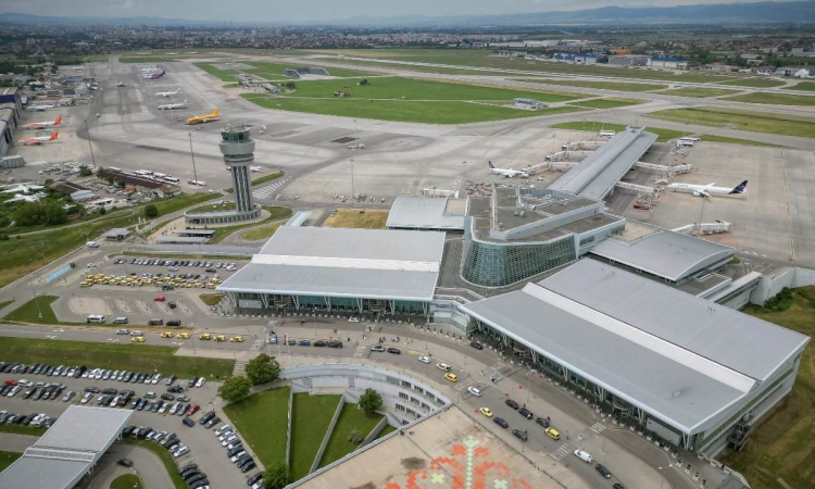 МО обясни присъствието на американски военни самолети на летище София