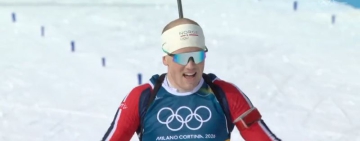 Норвежец ликува с олимпийската титла в масовия старт в биатлона