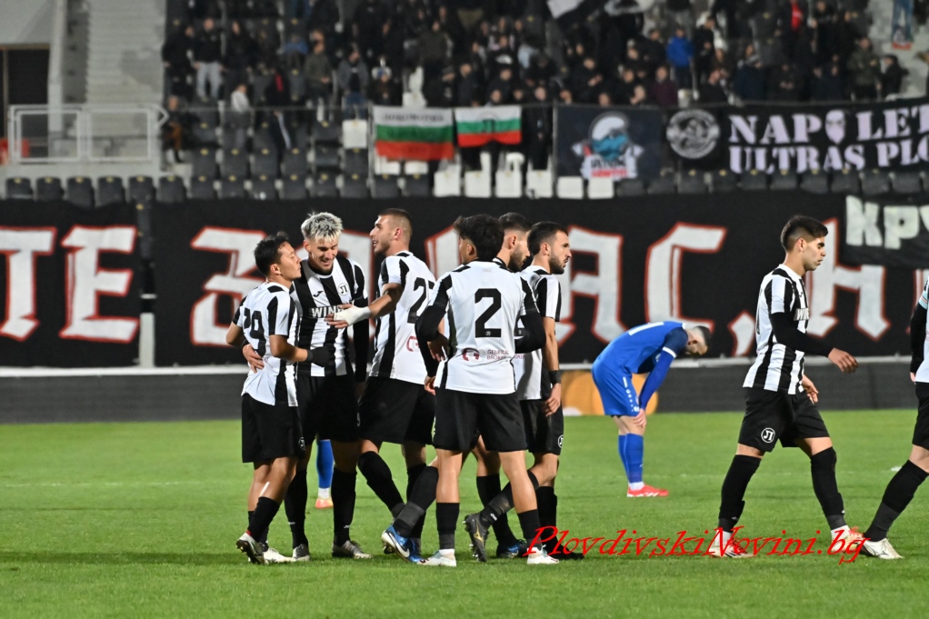 На живо: Локомотив Пд - Спартак Вн 0:1, гостите са с човек по-малко