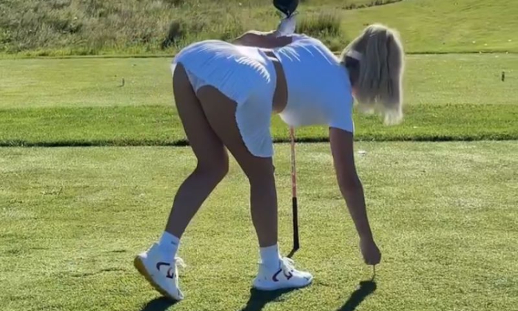 Голфърка напомни за огромните си гърди