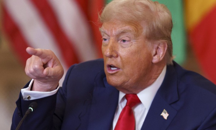 Тръмп бесен на Робърт де Ниро - заплашва да го депортира