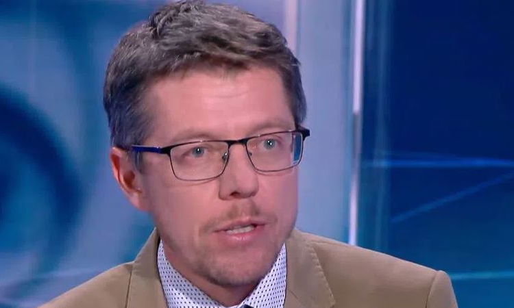 Стоил Цицелков във "Фейсбук": Пия, пуша, не си мълча, не съм удобен