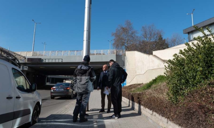 Монтират първата стационарна камера за скорост в подлеза на „Гладстон“