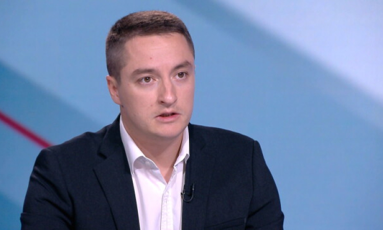 Явор Божанков: Ако Радев е първи, ГЕРБ - втори, а Пеевски - трети, директно към „Терминал 1“!