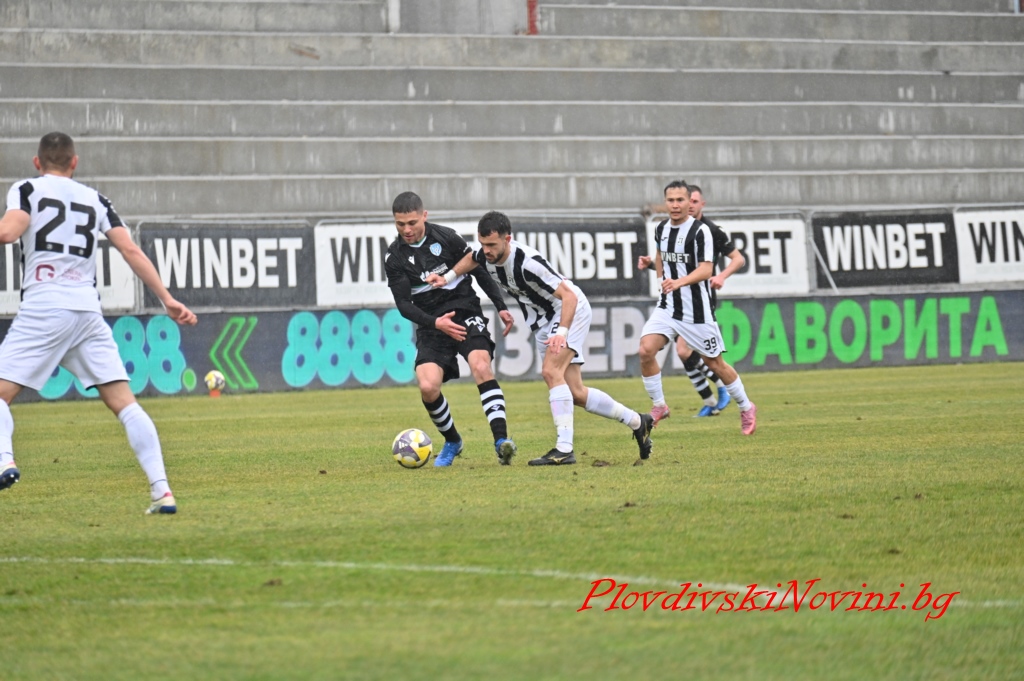Локомотив и Септември откриват кръга със сблъсък в Пловдив