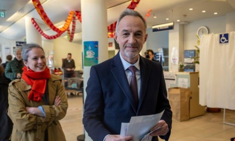 Френските социалисти спечелиха Париж и Марсилия