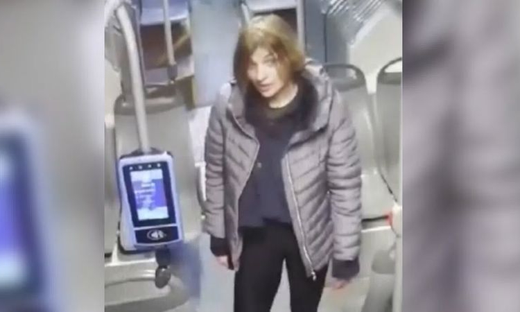 Мъж говорил с нападателката в София: 