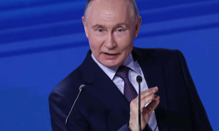 The Bell: Путин притиснал олигарси да "дарят пари за войната"