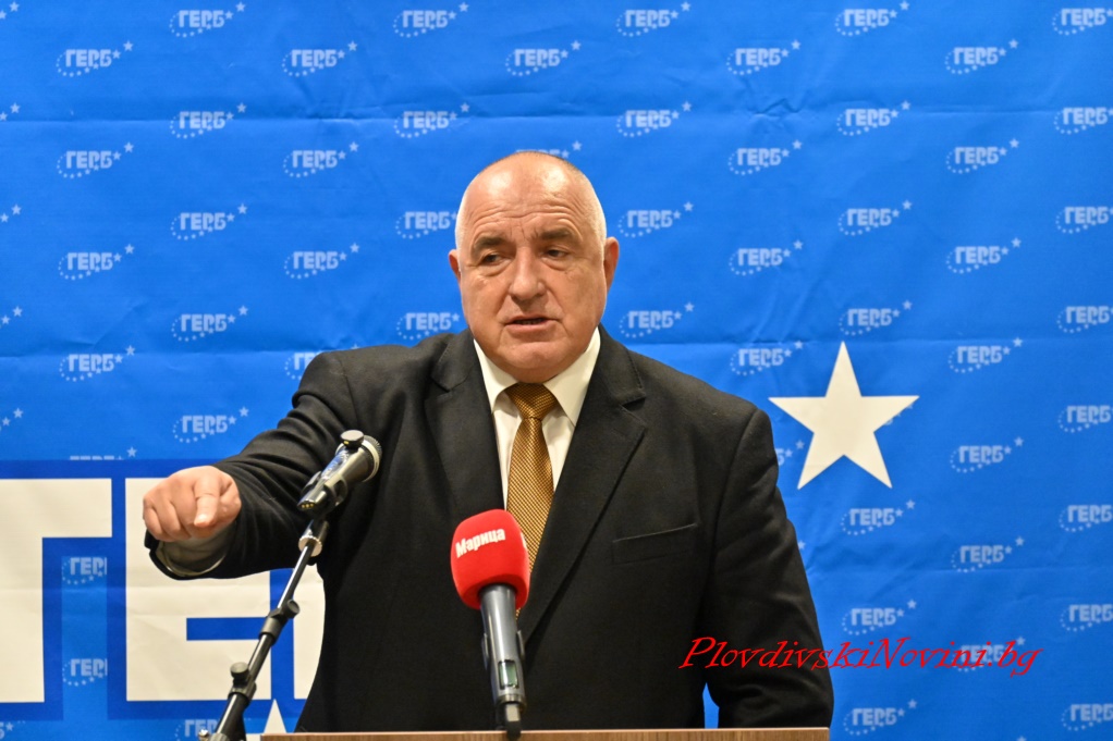 Лидерът на ГЕРБ-СДС Бойко Борисов обеща Околовръстно шосе на Пловдив на среща с предприемачи от града. 