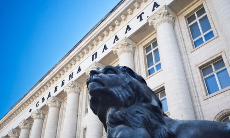 Сигнал за бомба опразни Съдебната палата в София