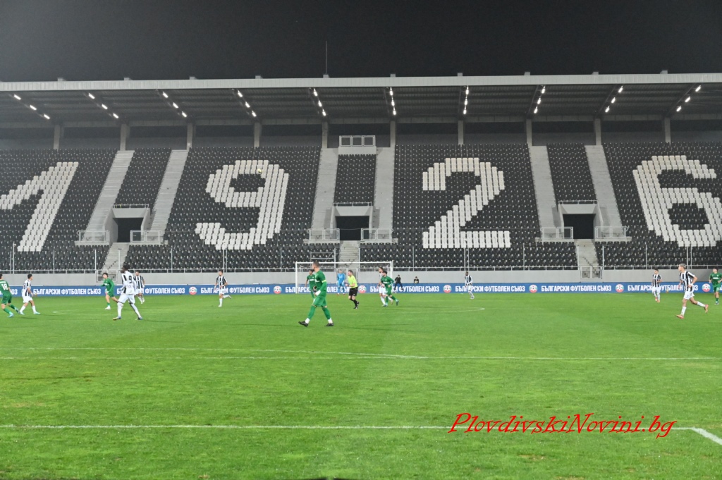 Локомотив и Ботев поискаха безвъзмездно ползване на стадионите си