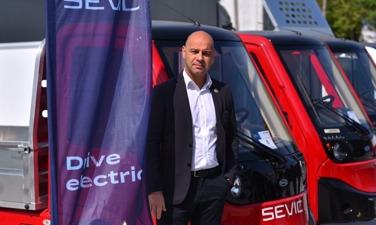 Електрически автомобили вече ще подпомагат работата на районните администрации