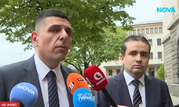 ПП с 16 депутати, ДБ с 21 депутати след разцеплението