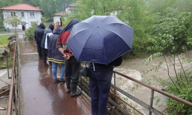 Министерството на земеделието съобщи, че оказва пълно съдействие на пострадали от наводненията стопани