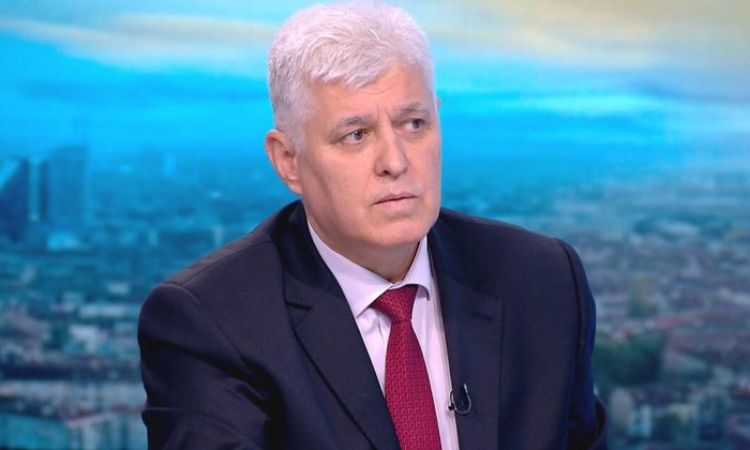 Министър Стоянов: Не си противореча за помощта за Украйна, армията не продава оръжие
