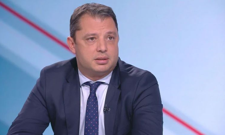 Делян Добрев официално подаде молба за напускане на парламента