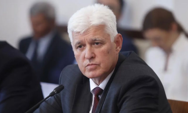 Министърът на отбраната: В армията има 22 формирования, готови да участват в гасенето на пожари